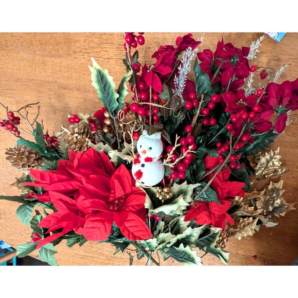 Christmas Greenery Crafts/Decor : Poinsettias and More